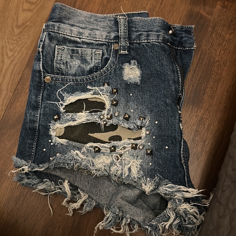 Jean Shorts - Picture 3 of 5